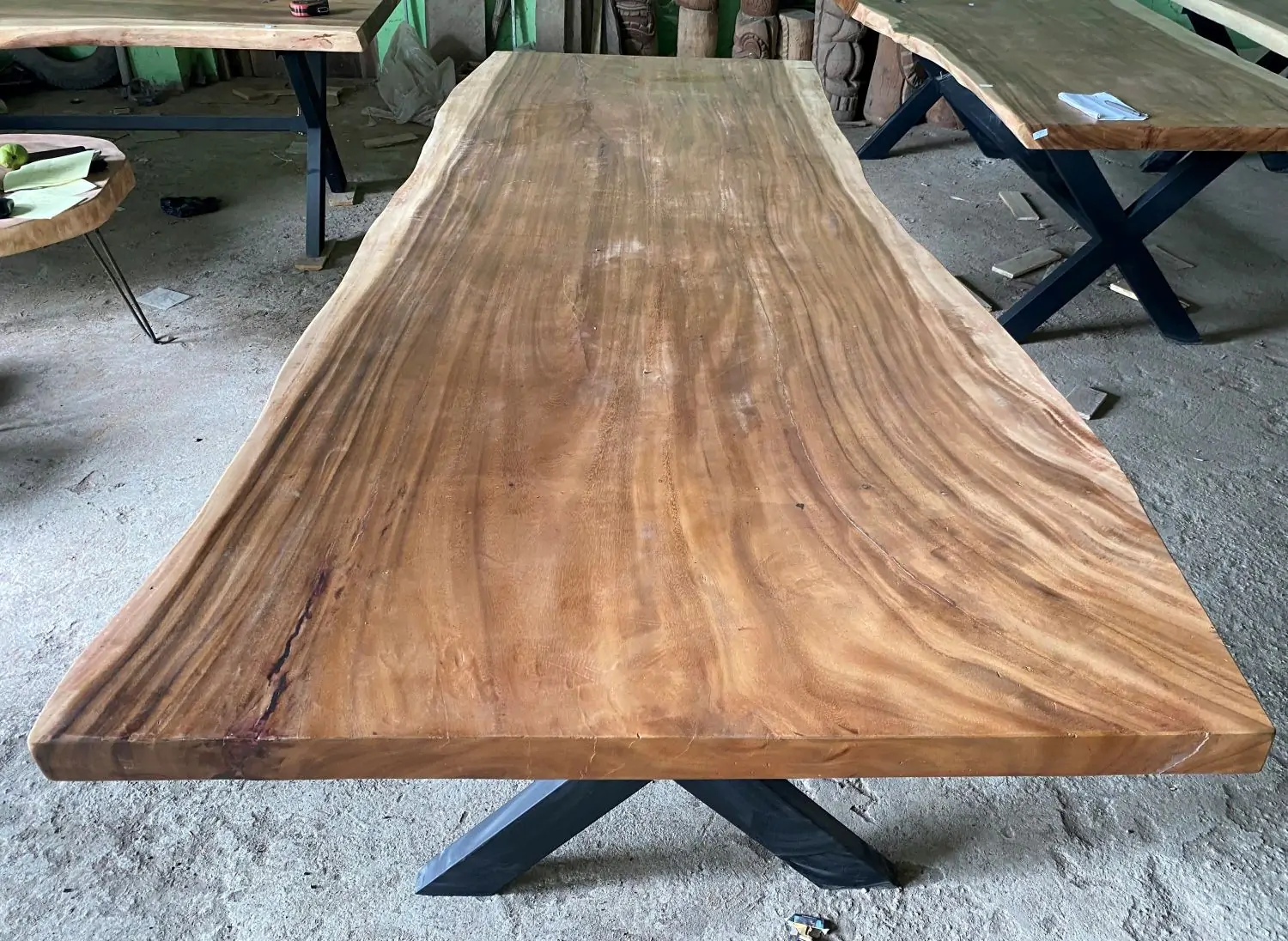  Product image 5 of the product “Natural Wood Table suar with metal legs, 280cm length, 120cm width, 83.5cm height. Table top 7cm thickness ”